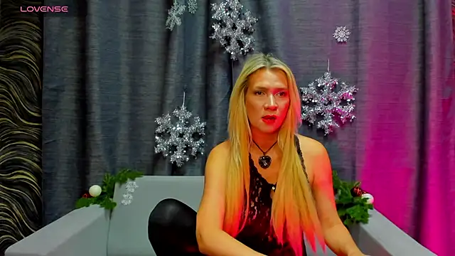Luna  Lewis online show from 12-30-24, 08:32