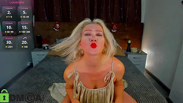 Snapshot of Luna__Lewis chatting on 12-20-25, 08:43 Luna Lewis online show from 12-20-25, 08:43