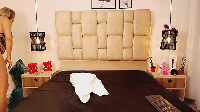 Snapshot of AdharaSmithh chatting on 02-26-25, 10:31 AdharaSmithh online show from 02-26-25, 10:31