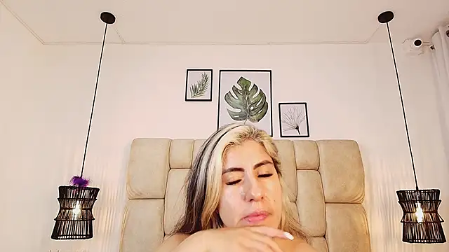 Snapshot of AdharaSmithh chatting on 03-04-25, 06:50 AdharaSmithh online show from 03-04-25, 06:50