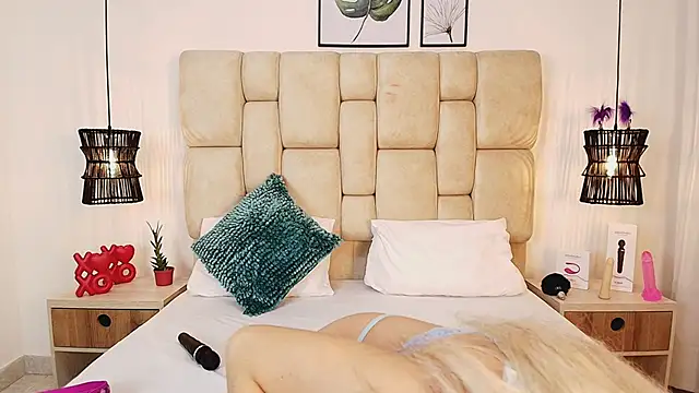 Snapshot of AdharaSmithh chatting on 03-18-25, 03:42 AdharaSmithh online show from 03-18-25, 03:42