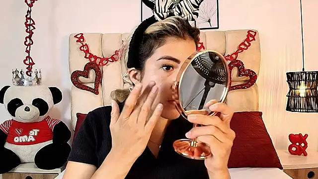 Snapshot of AdharaSmithh chatting on 09-08-25, 05:45 AdharaSmithh online show from 09-08-25, 05:45