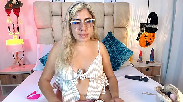 Snapshot of AdharaSmithh chatting on 10-24-25, 07:21 AdharaSmithh online show from 10-24-25, 07:21