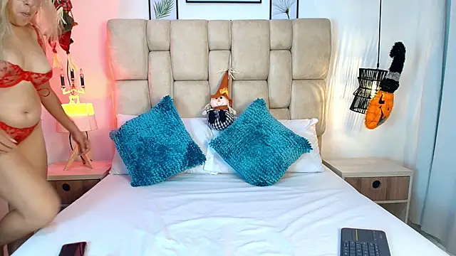 Snapshot of AdharaSmithh chatting on 10-27-25, 07:07 AdharaSmithh online show from 10-27-25, 07:07