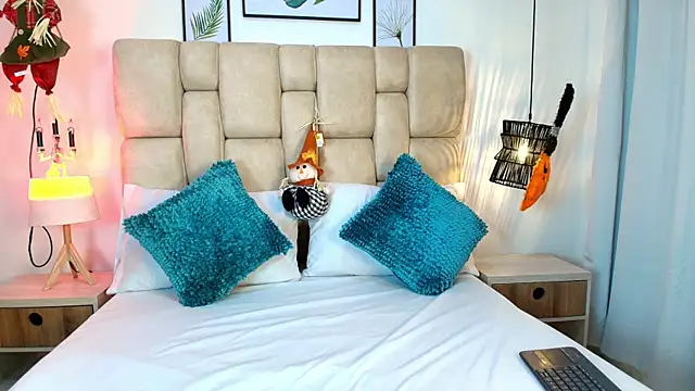 Snapshot of AdharaSmithh chatting on 10-29-25, 07:48 AdharaSmithh online show from 10-29-25, 07:48