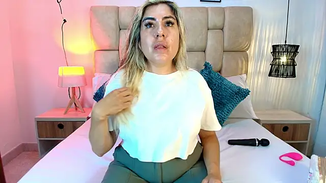 Snapshot of AdharaSmithh chatting on 11-03-25, 07:15 AdharaSmithh online show from 11-03-25, 07:15