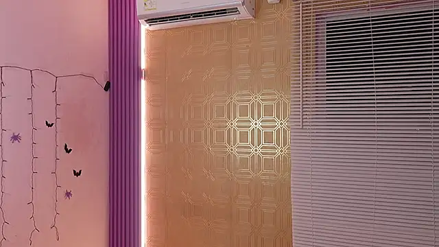 Bella19  online show from 10-28-25, 08:11