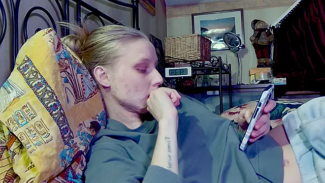 KatiKate online show from 01-25-25, 06:35