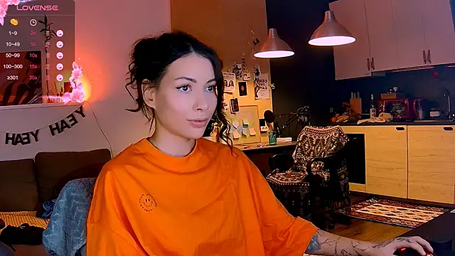 KatiKate online show from 11-14-25, 04:06