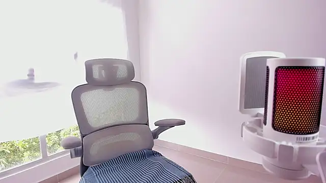 Snapshot of Sakito_Tokio chatting on 12-15-25, 08:24 Sakito Tokio online show from 12-15-25, 08:24