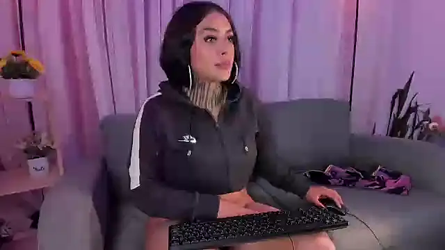 Snapshot of Lovely_celeste chatting on 10-16-25, 02:56 Lovely celeste online show from 10-16-25, 02:56