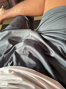 Snapshot of Desiboy___21 chatting on 12-15-24, 03:24 Desiboy 21 online show from 12-15-24, 03:24