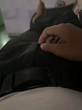 Snapshot of Desiboy___21 chatting on 02-12-25, 10:35 Desiboy 21 online show from 02-12-25, 10:35