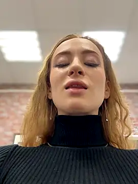 Snapshot of _AngelMoon_ chatting on 09-11-25, 03:17 AngelMoon online show from 09-11-25, 03:17