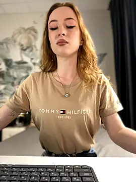 Snapshot of _AngelMoon_ chatting on 09-16-25, 04:02 AngelMoon online show from 09-16-25, 04:02