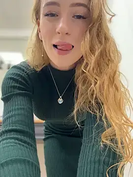 Snapshot of _AngelMoon_ chatting on 10-13-25, 04:01 AngelMoon online show from 10-13-25, 04:01