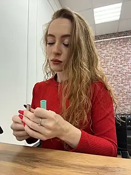 Snapshot of _AngelMoon_ chatting on 11-19-25, 04:01 AngelMoon online show from 11-19-25, 04:01