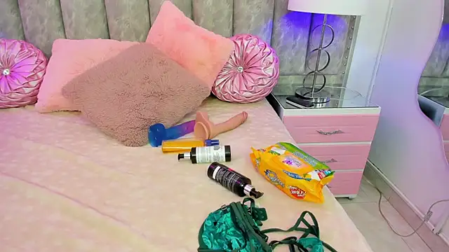 CoralHarmon online show from 03-03-25, 02:26