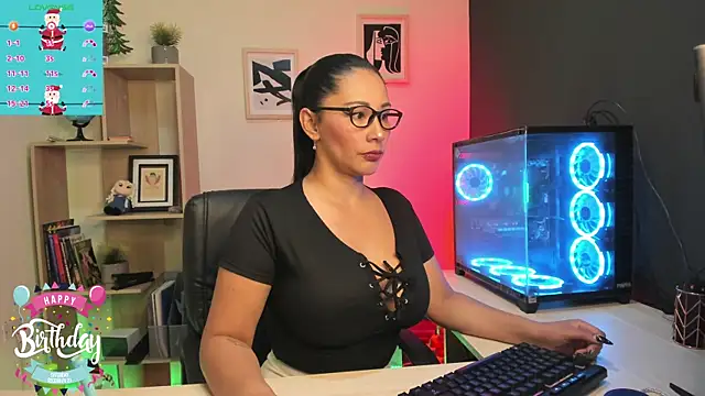 Snapshot of Sue_Wolls chatting on 12-19-24, 07:18 Sue Wolls online show from 12-19-24, 07:18