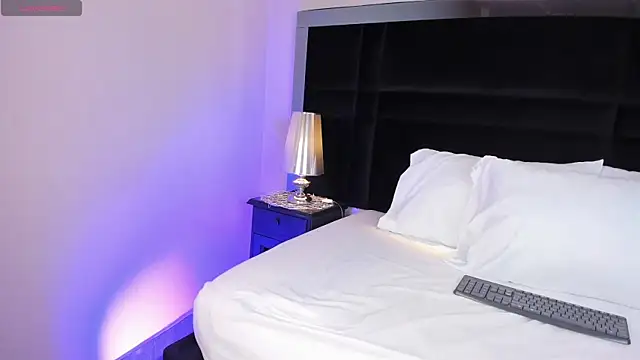 MelodyRey  online show from 10-31-25, 10:55