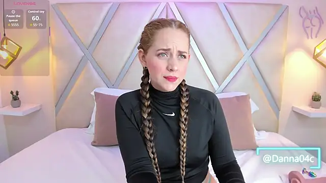 Snapshot of DannaCouper chatting on 10-03-25, 11:29 DannaCouper online show from 10-03-25, 11:29