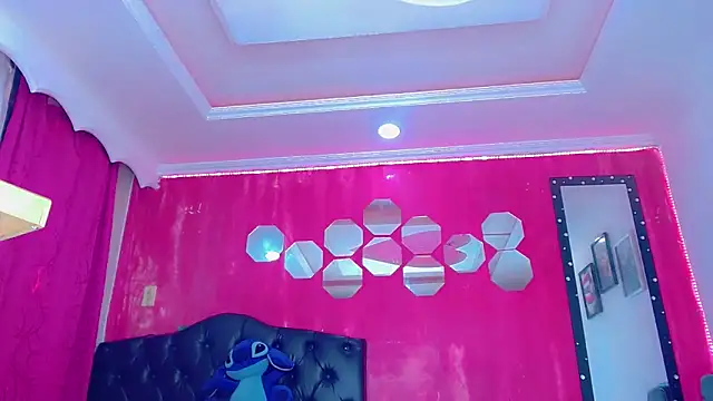 Snapshot of TiffanyMackensyy chatting on 11-06-25, 08:43 TiffanyMackensyy online show from 11-06-25, 08:43