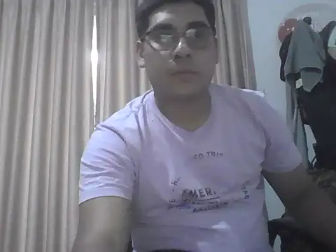 estudiante69 online show from 10-13-25, 10:54