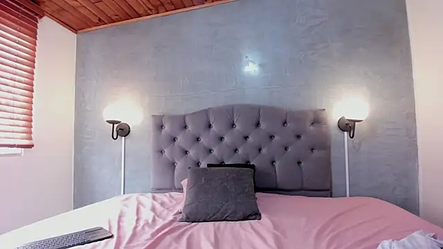 Snapshot of MeridaLane chatting on 02-15-25, 03:50 MeridaLane online show from 02-15-25, 03:50