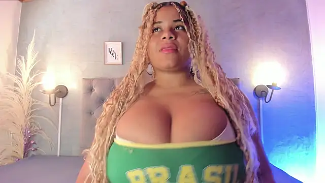 Snapshot of MeridaLane chatting on 11-25-25, 01:11 MeridaLane online show from 11-25-25, 01:11