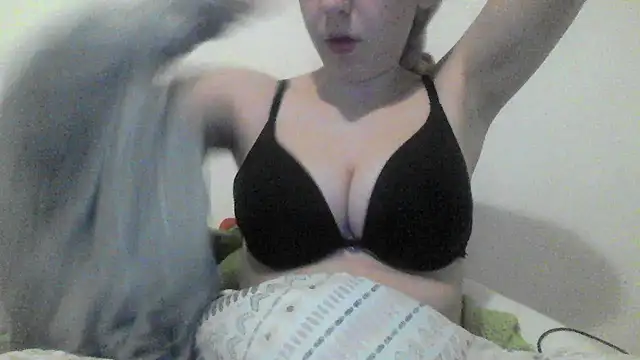 Snapshot of bunnyamy chatting on 01-01-25, 08:26 bunnyamy online show from 01-01-25, 08:26
