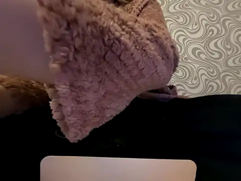 Snapshot of bunnyamy chatting on 11-20-25, 12:44 bunnyamy online show from 11-20-25, 12:44