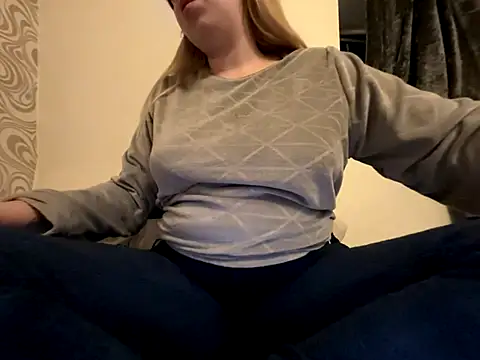 Snapshot of bunnyamy chatting on 12-02-25, 11:45 bunnyamy online show from 12-02-25, 11:45