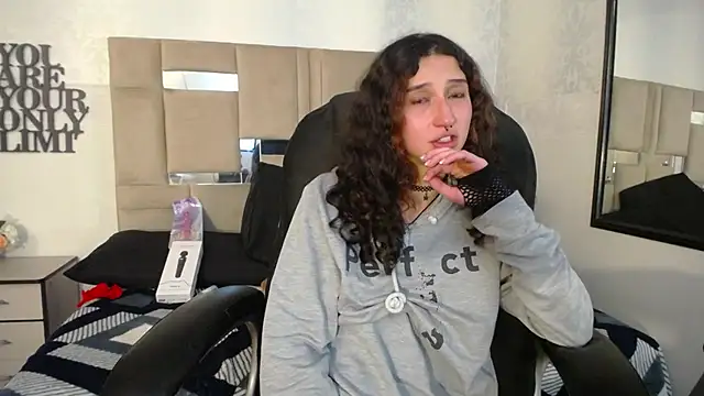 Queenjenn   online show from 12-26-24, 04:47