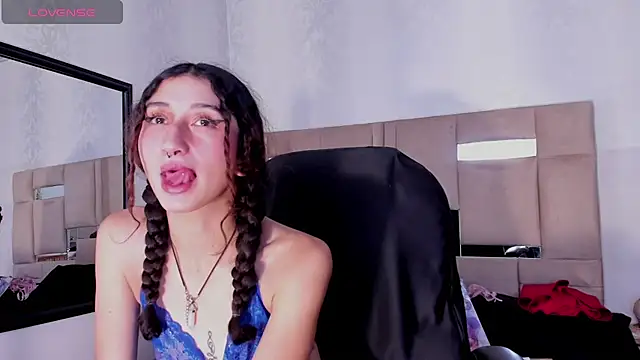 Queenjenn   online show from 01-21-25, 05:09