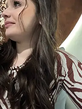 Snapshot of VixenAmour chatting on 01-24-25, 04:37 VixenAmour online show from 01-24-25, 04:37