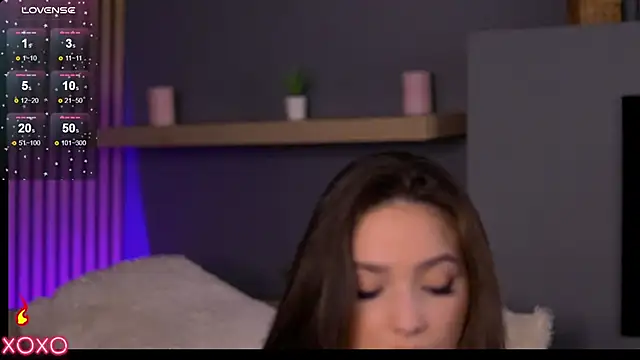 Snapshot of VixenAmour chatting on 02-04-25, 03:22 VixenAmour online show from 02-04-25, 03:22