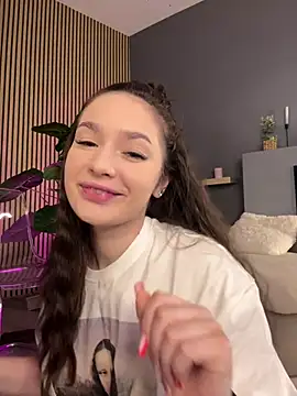 Snapshot of VixenAmour chatting on 03-05-25, 06:23 VixenAmour online show from 03-05-25, 06:23