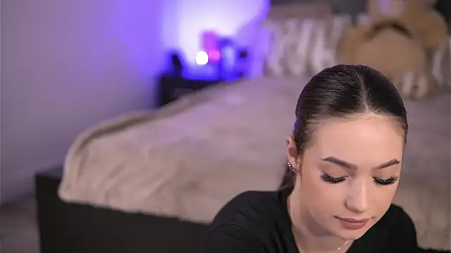 Snapshot of VixenAmour chatting on 11-12-25, 06:47 VixenAmour online show from 11-12-25, 06:47