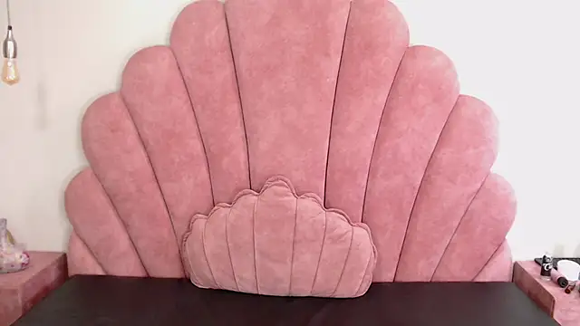 Candy Bony online show from 12-13-24, 03:43