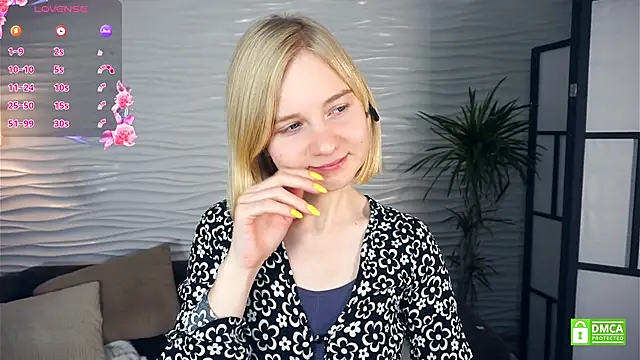 Snapshot of OdelinaFicken chatting on 11-08-25, 04:12 OdelinaFicken online show from 11-08-25, 04:12