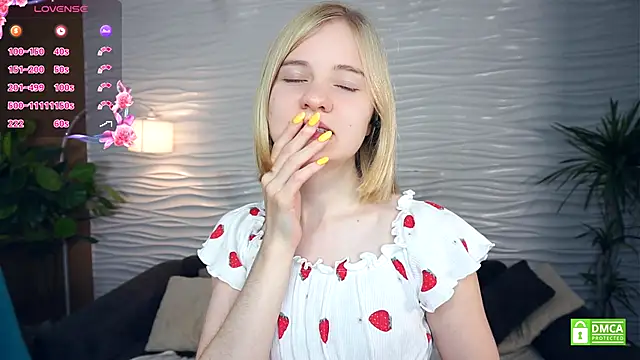 Snapshot of OdelinaFicken chatting on 11-09-25, 04:11 OdelinaFicken online show from 11-09-25, 04:11