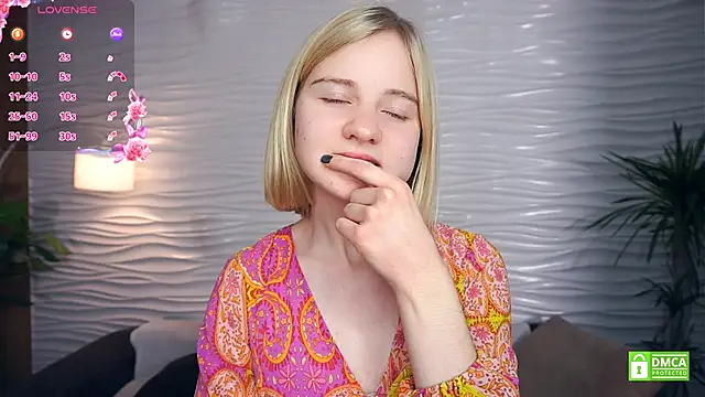 Snapshot of OdelinaFicken chatting on 11-22-25, 04:11 OdelinaFicken online show from 11-22-25, 04:11