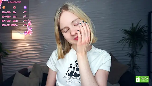 Snapshot of OdelinaFicken chatting on 12-18-25, 04:18 OdelinaFicken online show from 12-18-25, 04:18