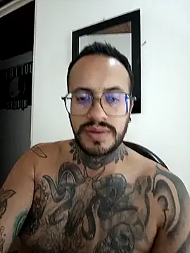 Snapshot of Nicky_smith__ chatting on 12-13-24, 02:43 Nicky smith online show from 12-13-24, 02:43