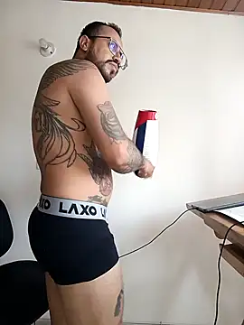 Snapshot of Nicky_smith__ chatting on 12-14-24, 04:52 Nicky smith online show from 12-14-24, 04:52