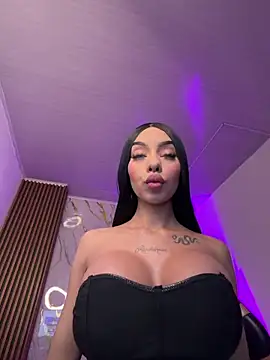 Snapshot of Tiffanny chatting on 03-03-26, 12:33 Tiffanny online show from 03-03-26, 12:33