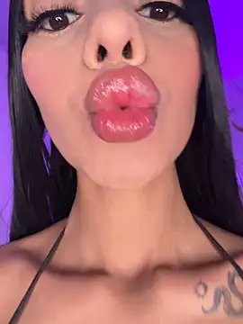 Snapshot of Tiffanny chatting on 04-08-26, 03:01 Tiffanny online show from 04-08-26, 03:01