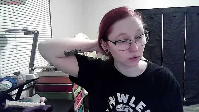 LilyFoxxx online show from 01-24-25, 04:05