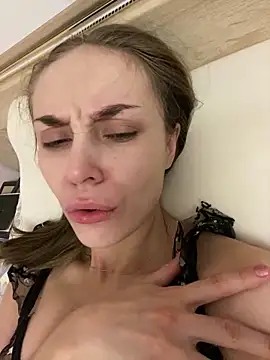 Snapshot of Burning_girlss chatting on 12-17-24, 10:22 Burning girlss online show from 12-17-24, 10:22