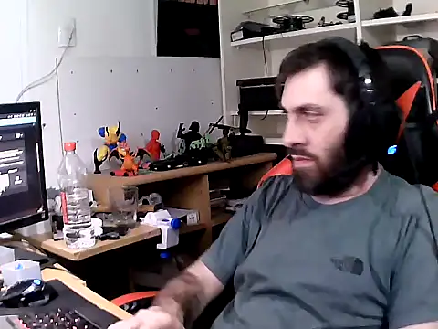 Snapshot of johnwood88 chatting on 12-16-25, 05:12 johnwood88 online show from 12-16-25, 05:12